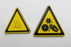 Znaki ostrzegawcze z laminatu grawerskiego