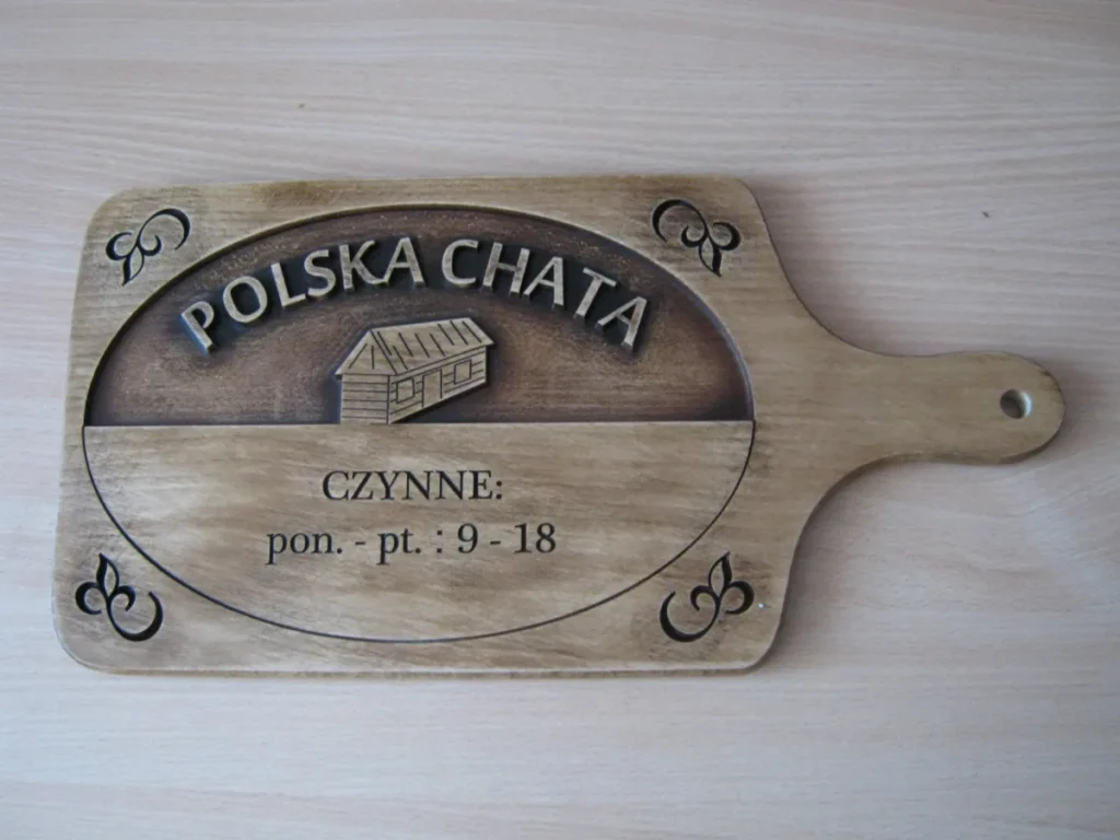 Grawerowana drewniana deska z napisem Polska Chata