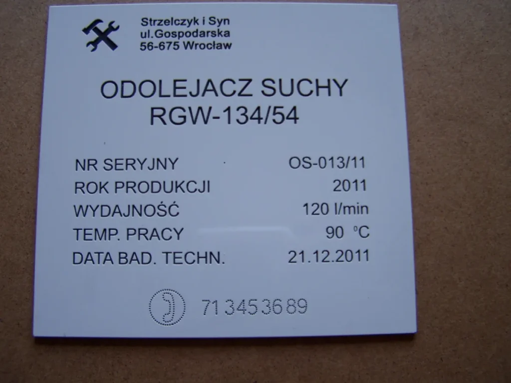 Tabliczka znamionowa z laminatu grawerskiego